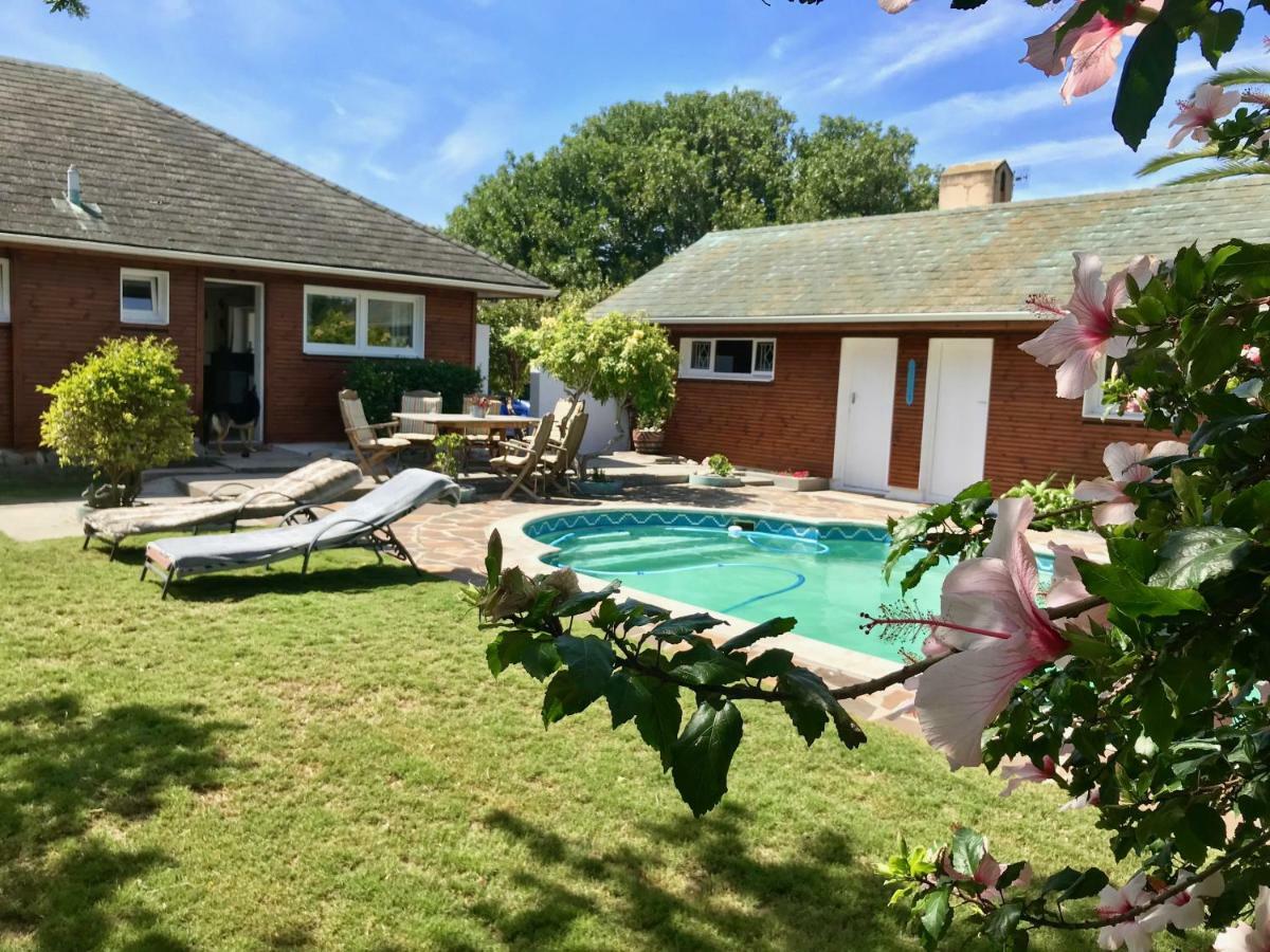 African Holiday Home In Table View ケープタウン エクステリア 写真
